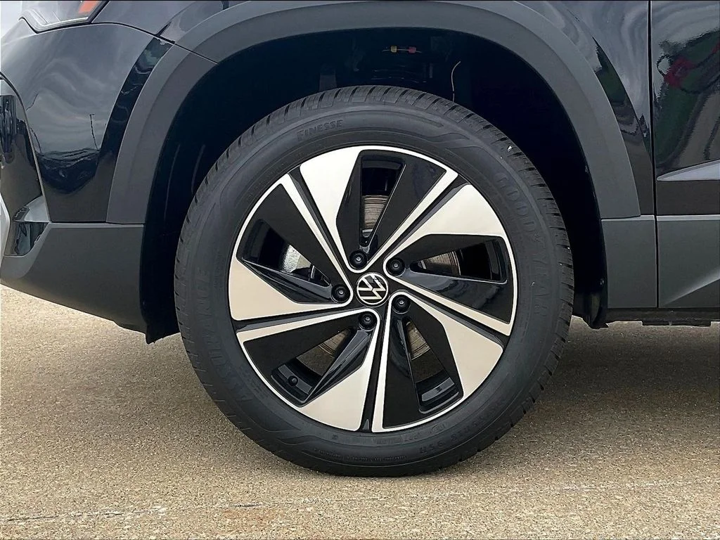 New 2026 Black Volkswagen 1.5T SE image 14