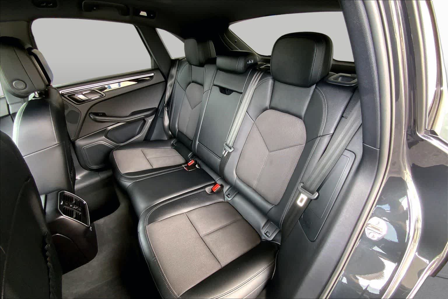 2022 Porsche Macan Base - Photo 21