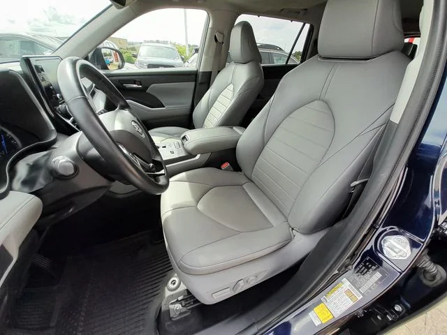Used 2021  Toyota XLE image 39