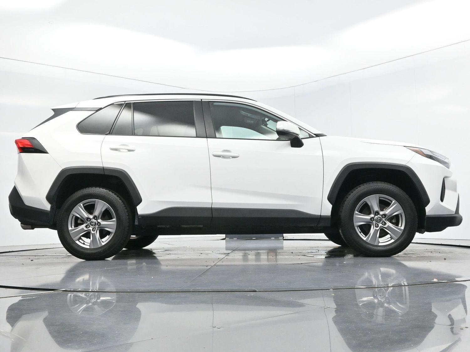 Used 2022 White Toyota XLE image 49