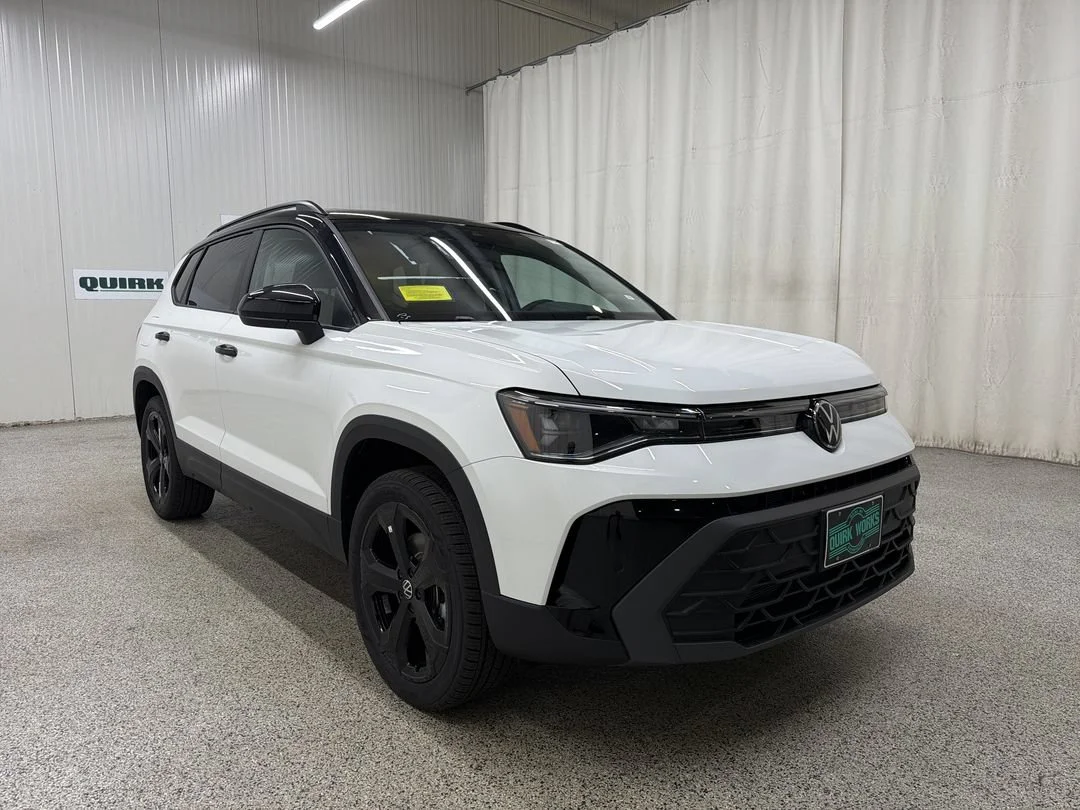 2027 Volkswagen Taos SE Black