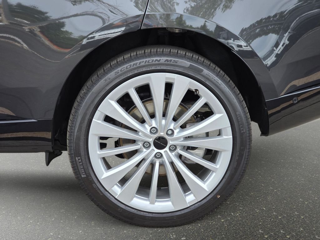 New 2026 Carpathian Grey LAND ROVER SE 7 Seats image 35