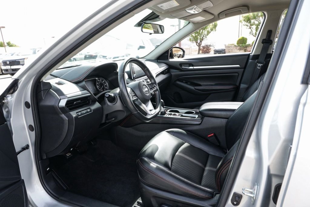 Used 2024 Silver Nissan 2.5 SR image 16