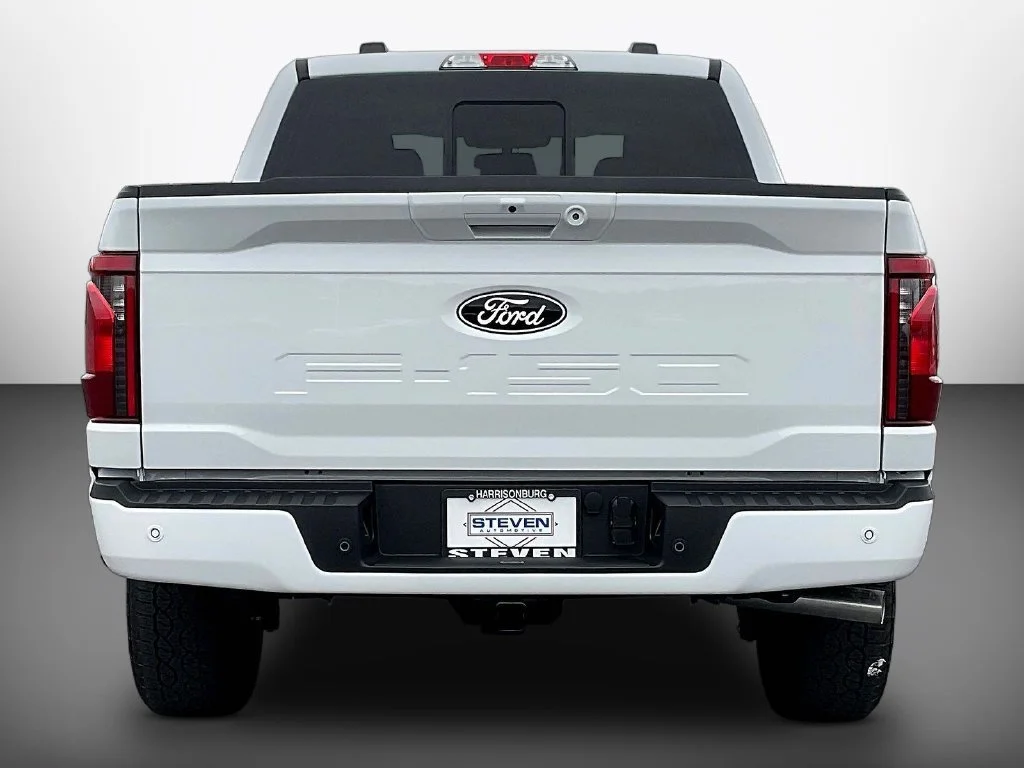New 2026 Oxford White Ford XLT image 4