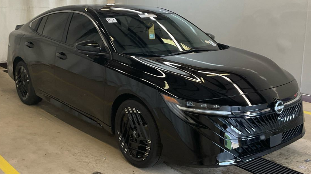 2026 Nissan Sentra SR CVT's photo