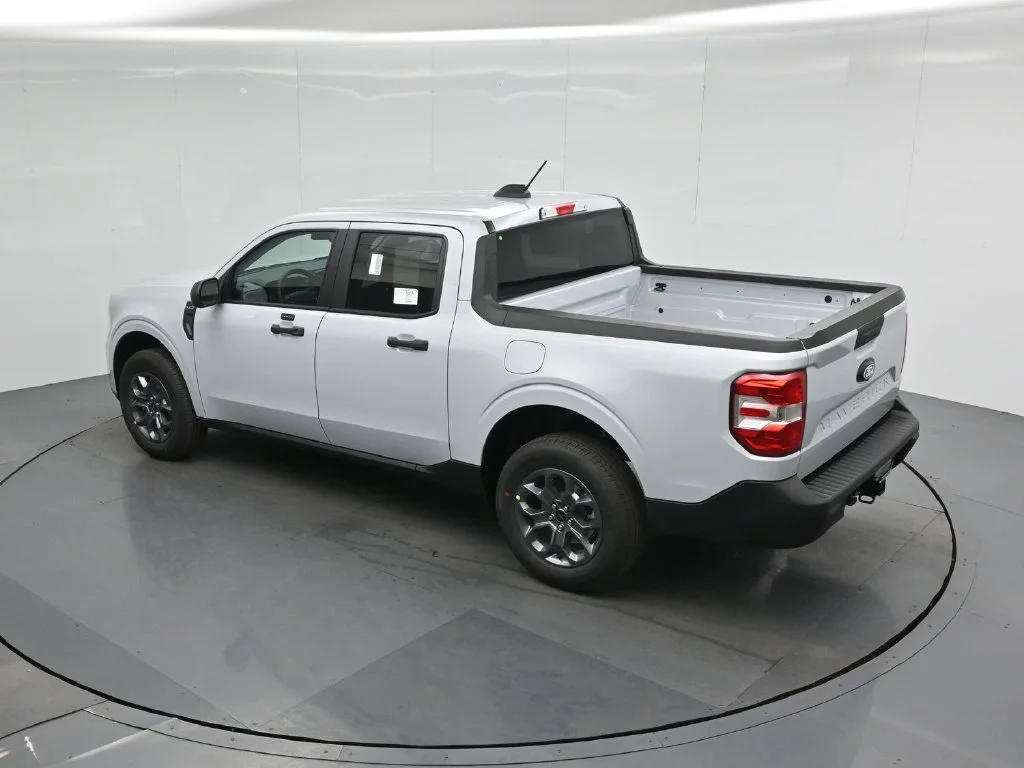 New 2026 Space White Metallic Ford XLT image 35