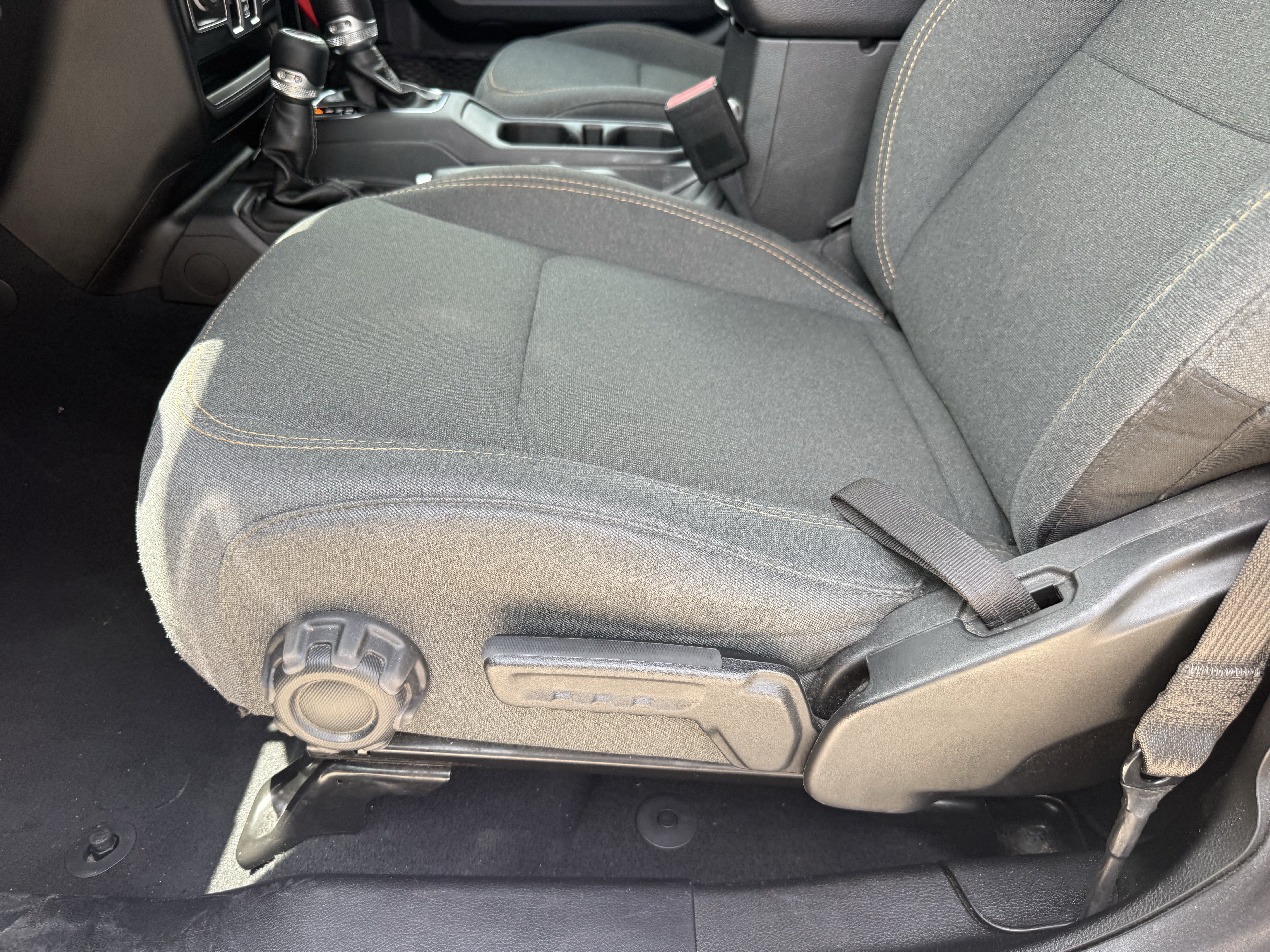 Used 2024 Granite Crystal Metallic Clearcoat Jeep  image 26
