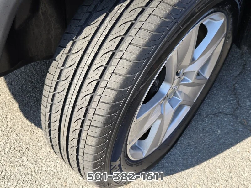 Used 2022 Billet Silver Metallic JEEP LATITUDE 4X4 image 19
