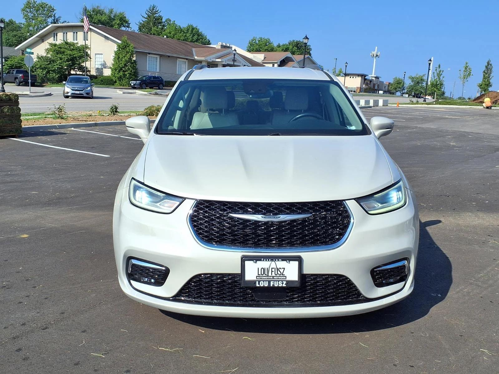 Used 2021 Luxury White Pearlcoat Chrysler Touring L image 34