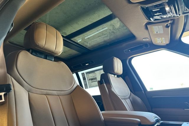 New 2026 Constellation Blue Ultra Metallic Gloss Land Rover SE image 15