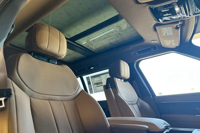New 2026 Constellation Blue Ultra Metallic Gloss Land Rover SE image 15