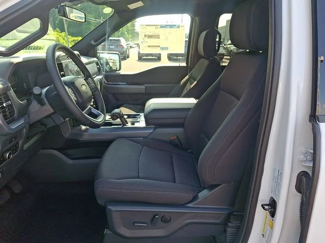 New 2026 Oxford White Ford XLT image 9