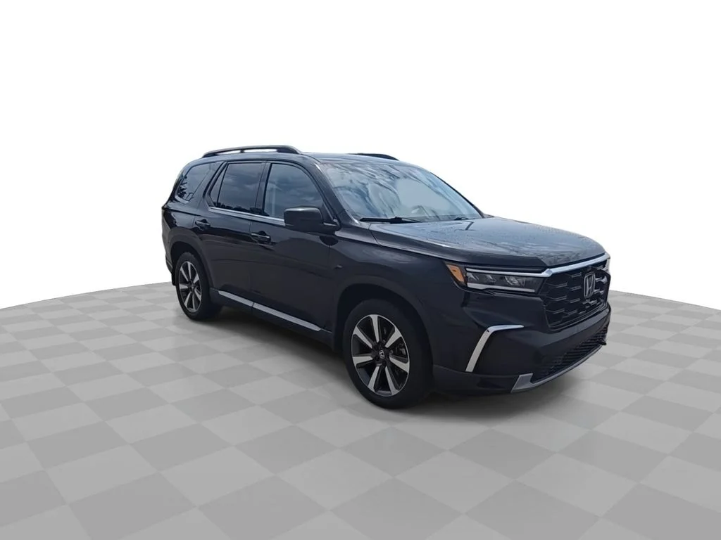 Used 2023  Honda Touring image 2