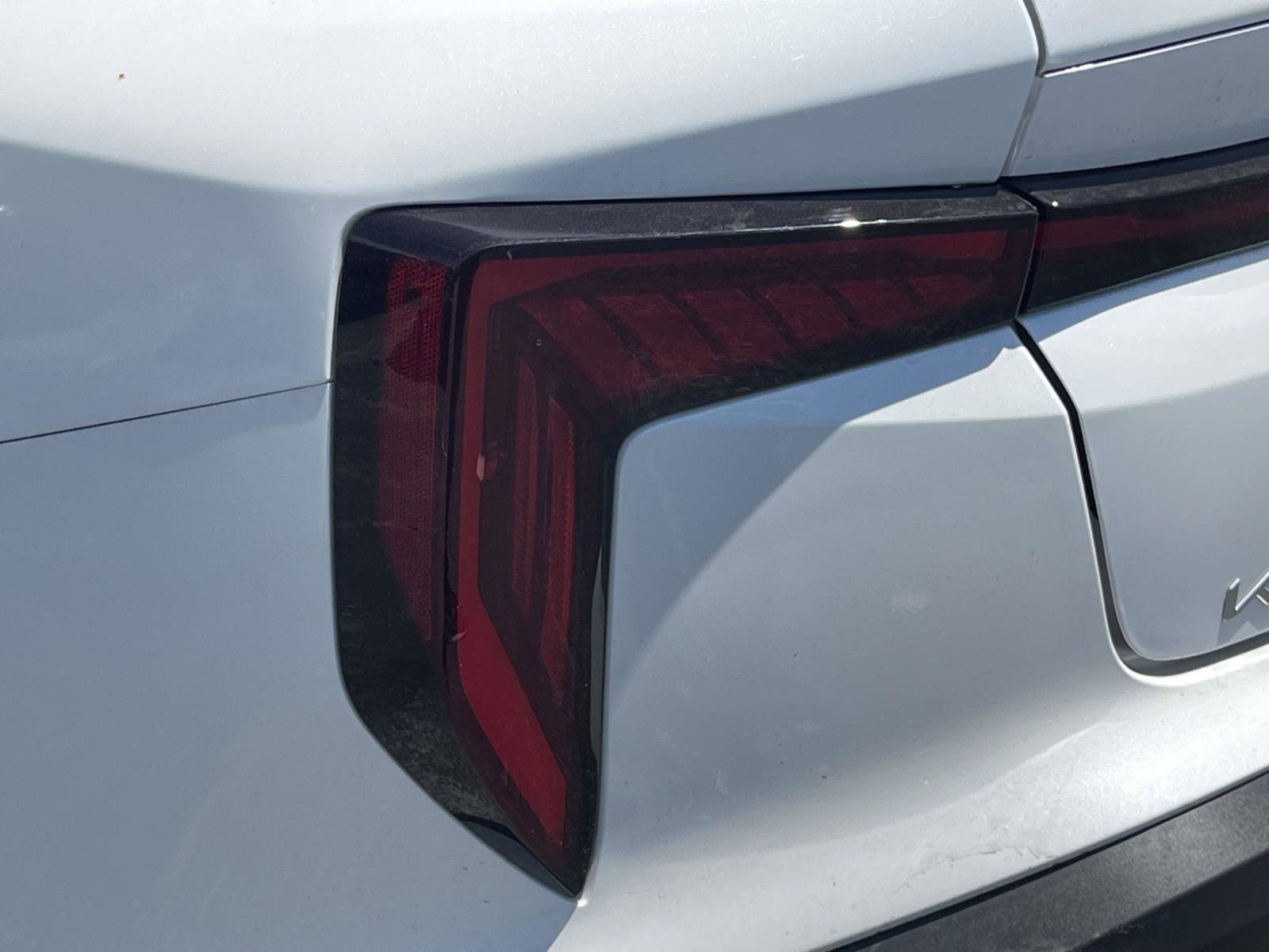 New 2026 Snow White Pearl Kia LXS image 33