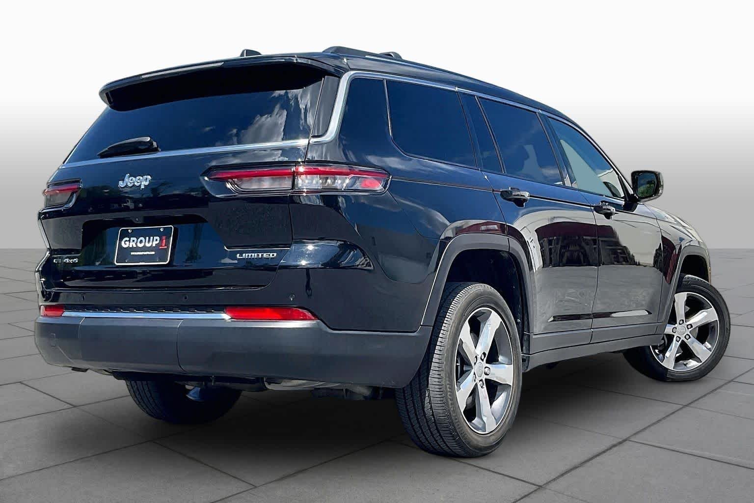 Used 2022 Diamond Black Crystal Pearlcoat Jeep Limited image 12