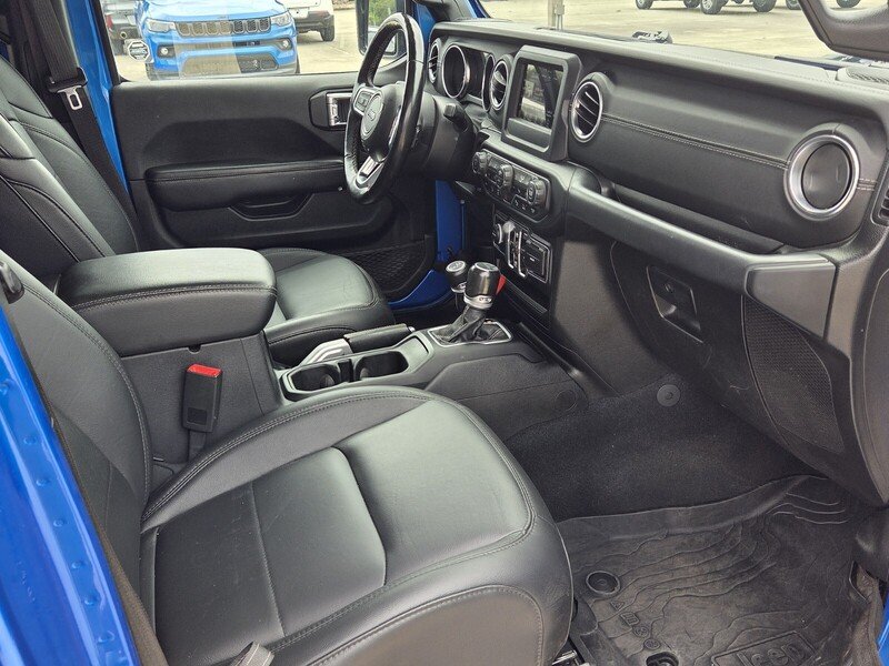 Certified Used 2020 Hydro Blue Pearlcoat JEEP OVERLAND 4X4 image 18