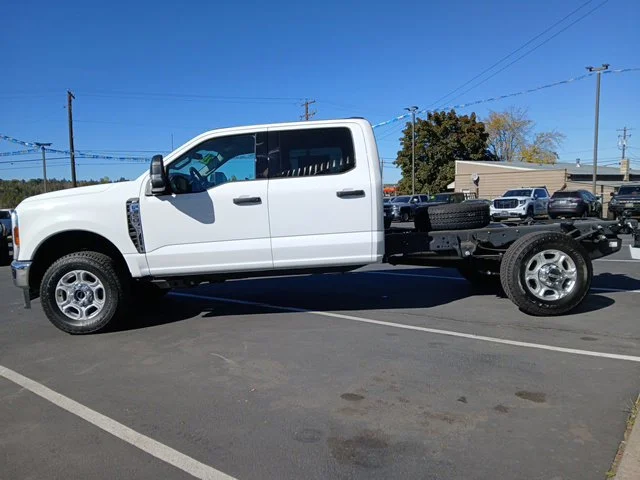 New 2026 Oxford White Ford F-350® XLT image 6