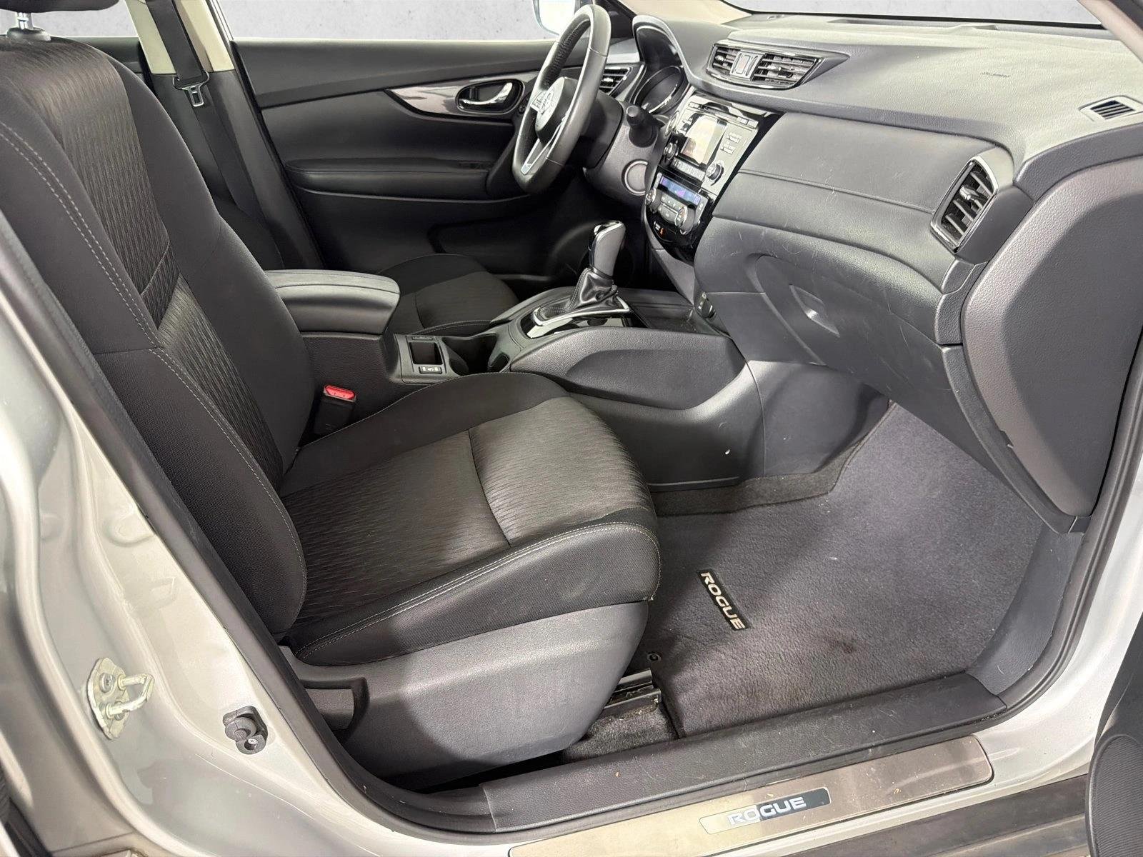 Used 2017 Brilliant Silver Nissan SV image 13