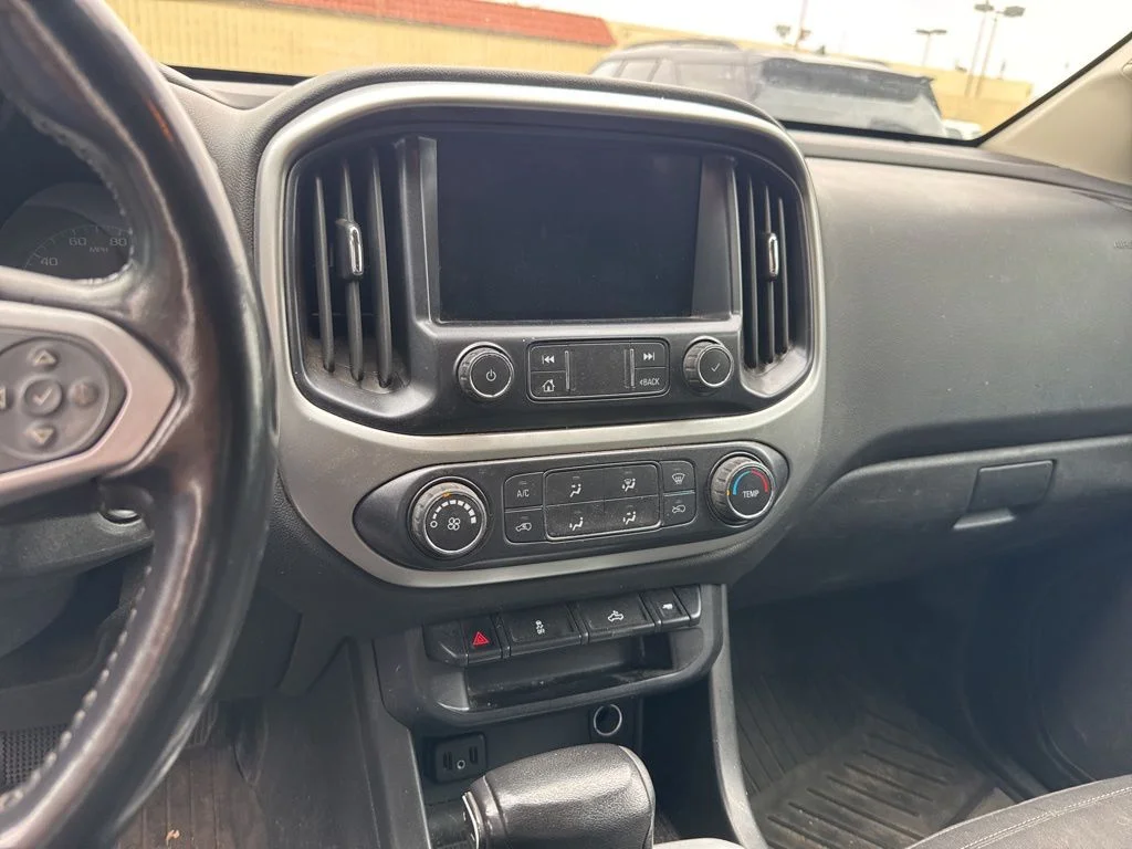 Used 2021 White Chevrolet LT image 10
