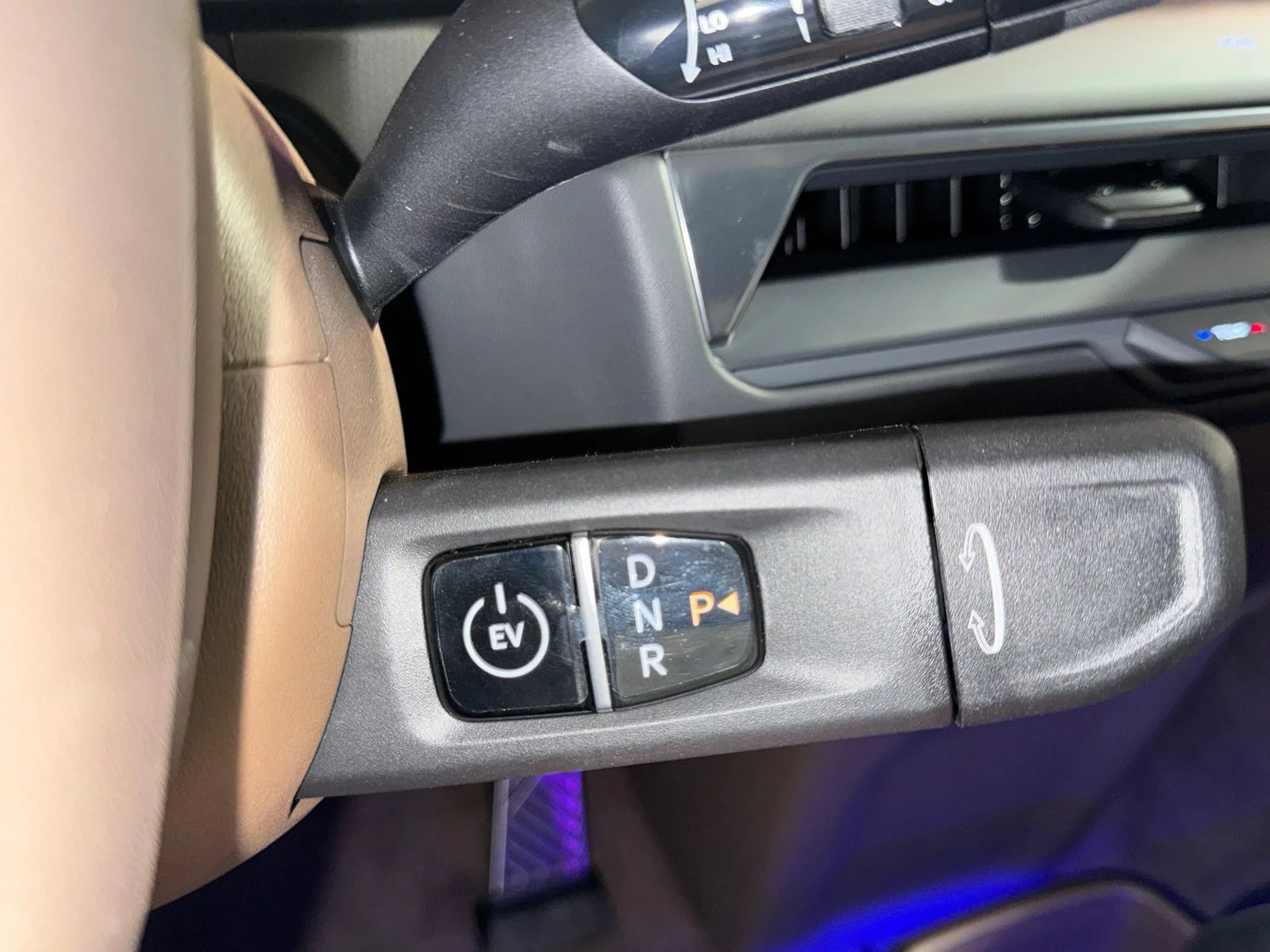 New 2026 Glacial White Pearl Kia GT-Line image 24