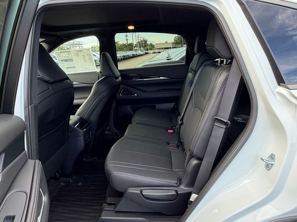 New 2027 RADIANT WHITE INFINITI Sport AWD image 14