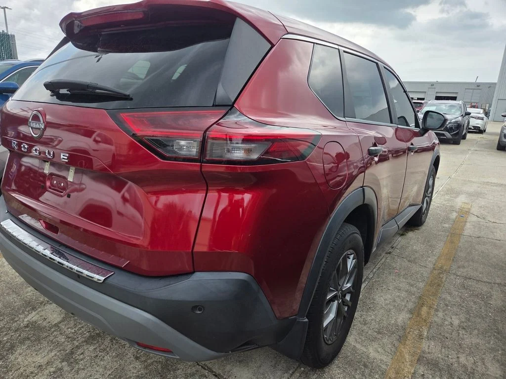 Used 2023 Red Nissan S image 10