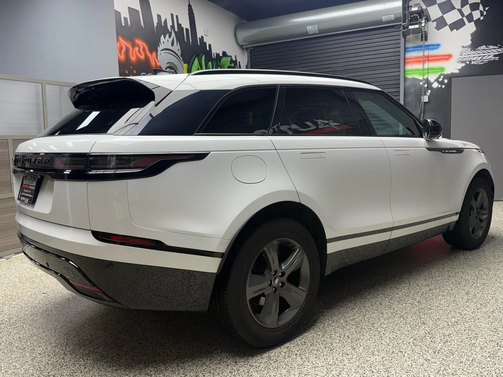 Used 2025 Fuji White (1aa) Land Rover P250 Dynamic SE image 6