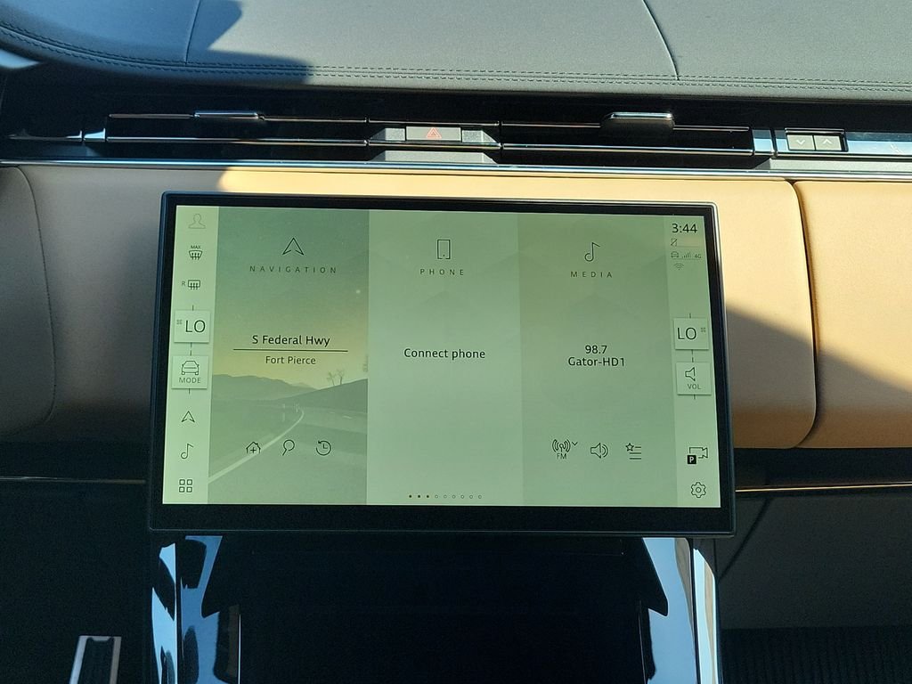 New 2026 White Land Rover Dynamic SE image 21