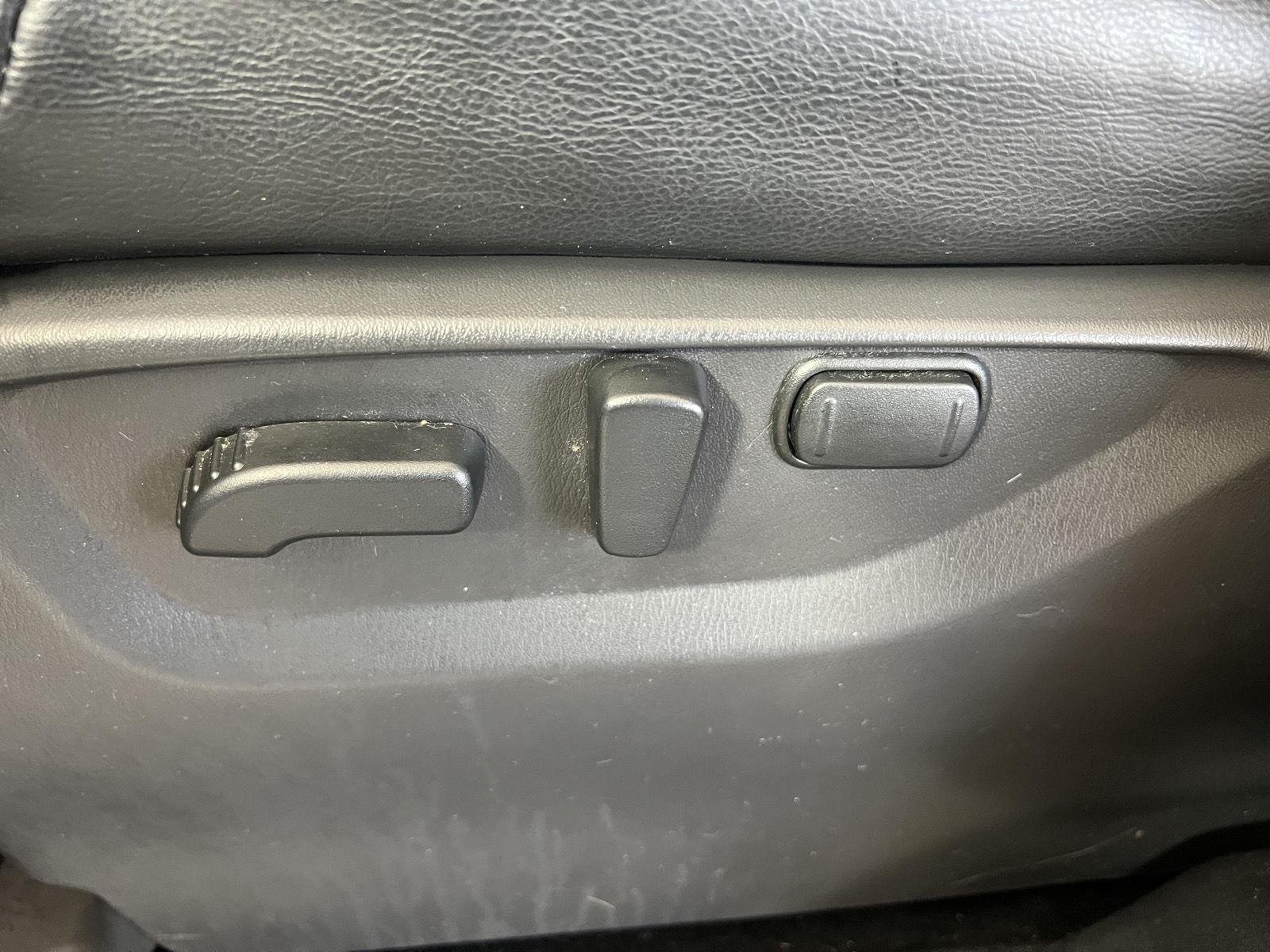 Used 2023 Gun Metallic Nissan SL image 12