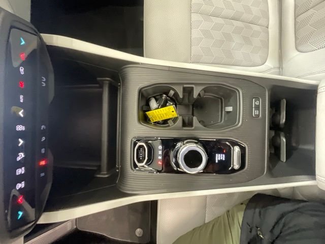 New 2026 Bright White Clear-Coat Exterior Paint Jeep Overland image 21