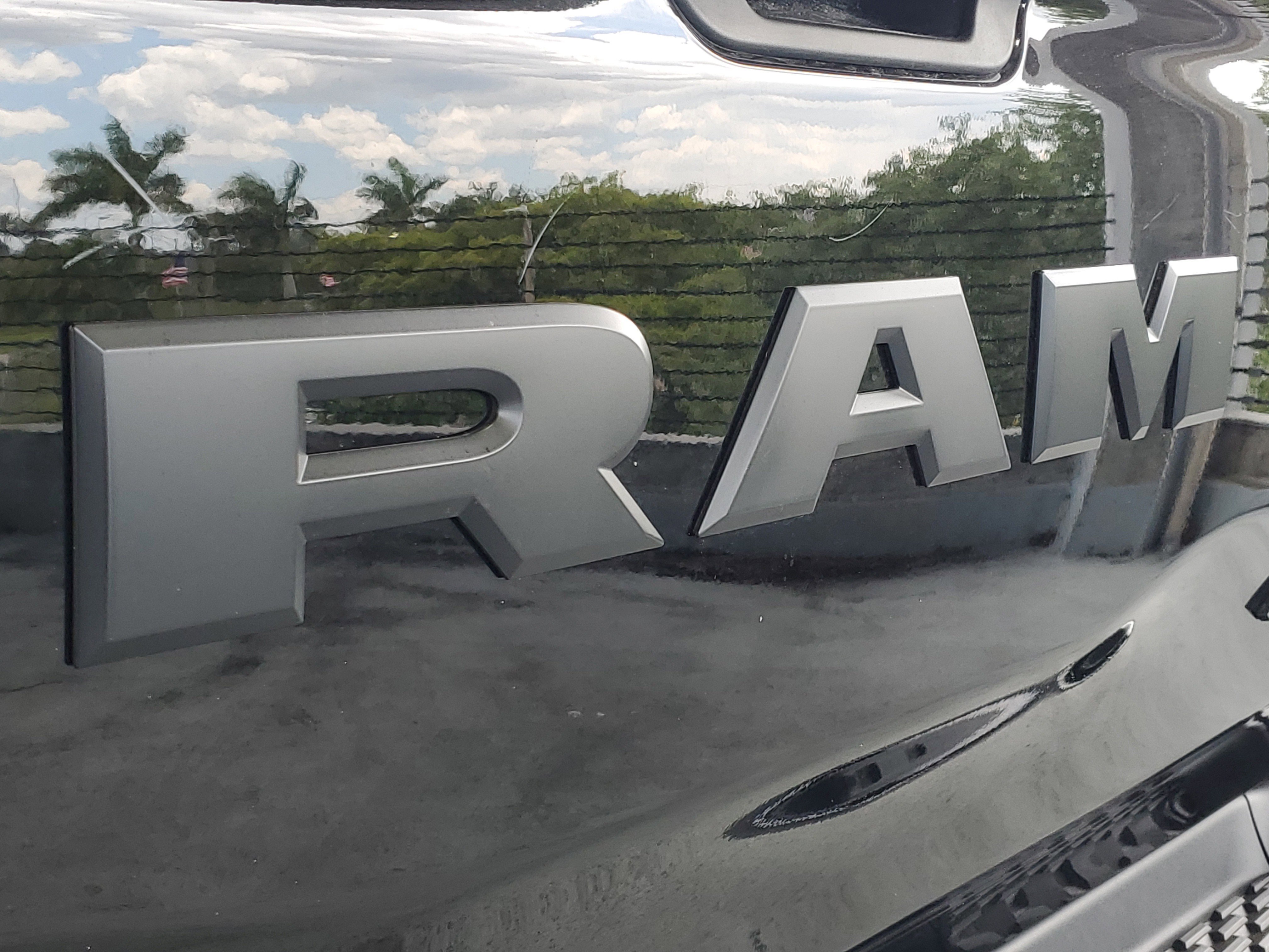 New 2026 Diamond Black Crystal Pearl-Coat Exterior Paint RAM Express image 4