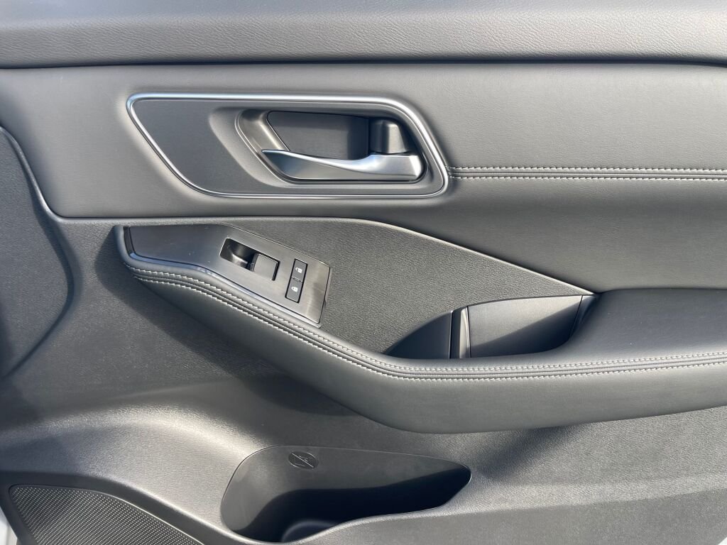 New 2026 Boulder Gray Pearl/Super Black Nissan Platinum image 23