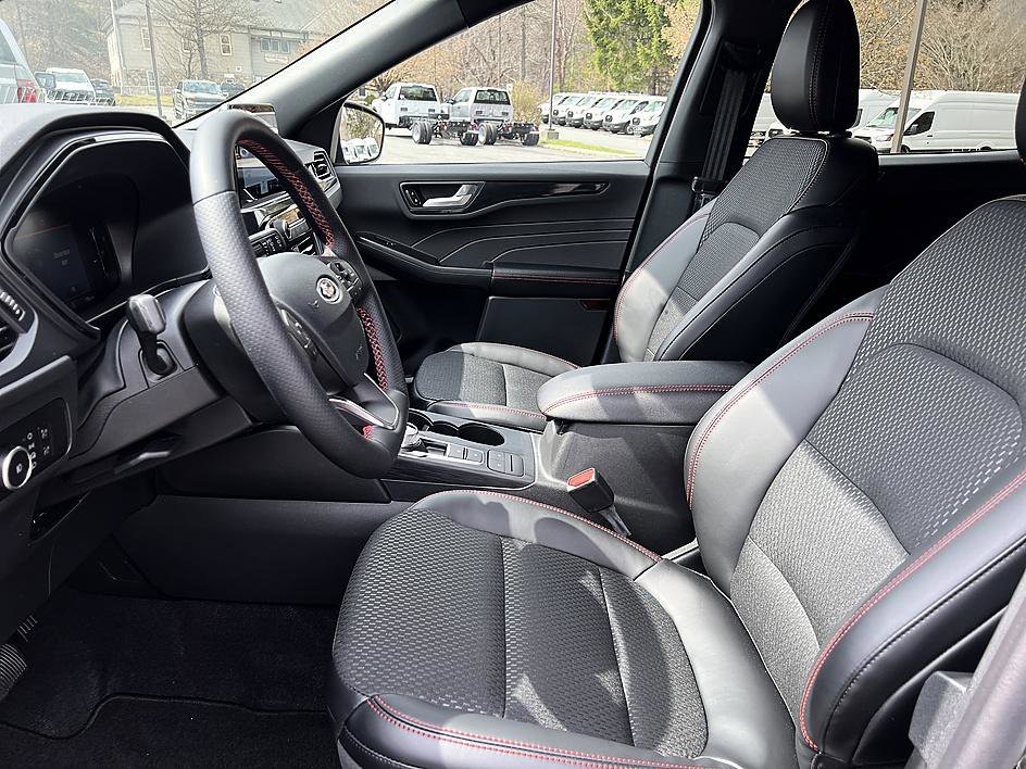 New 2026 Agate Black Metallic Ford ST-Line Select image 11