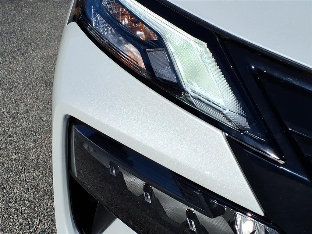 New 2026 Everest White Pearl TriCoat Nissan Dark Armor™ image 4