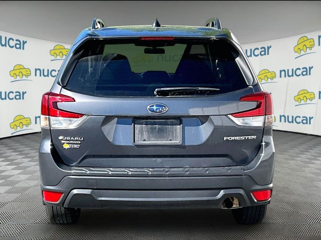 Used 2024 Gray Metallic Subaru Premium image 5