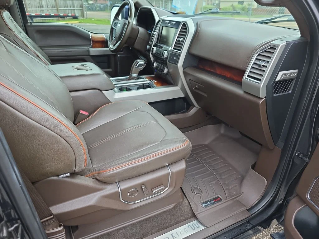 Used 2015  Ford King Ranch image 37