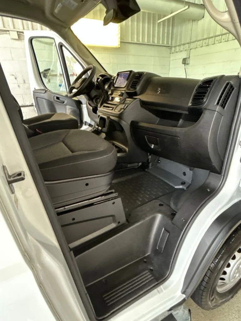 Used 2025 White Ram Base image 11