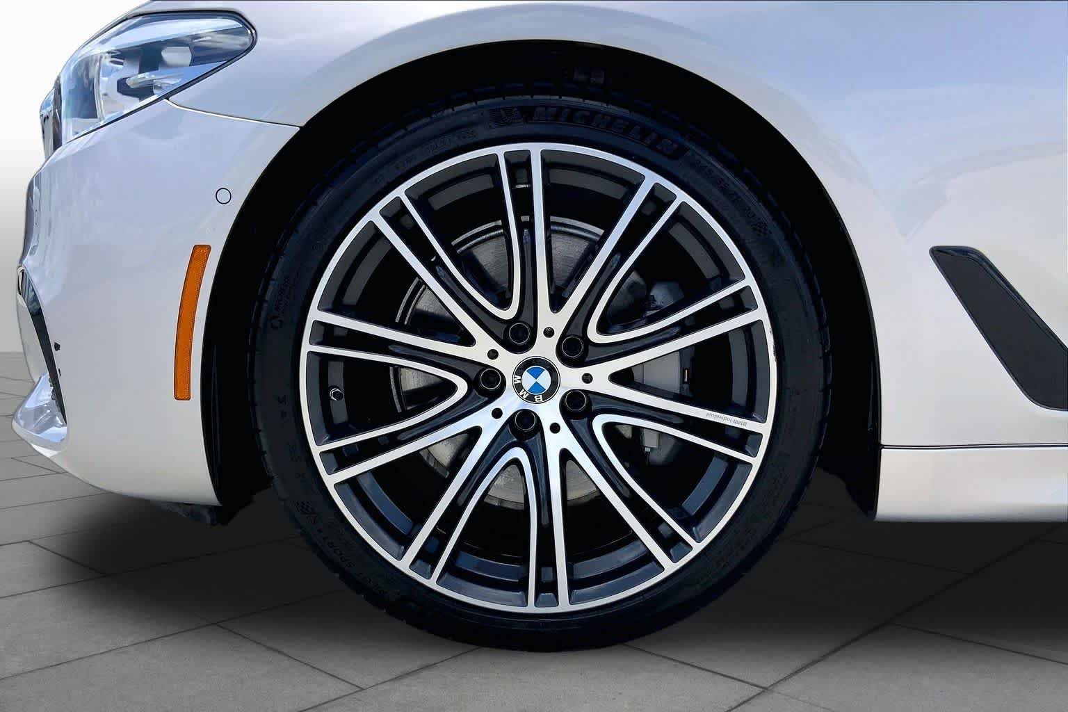 Used 2019 Rhodonite Silver Metallic BMW 540i image 10
