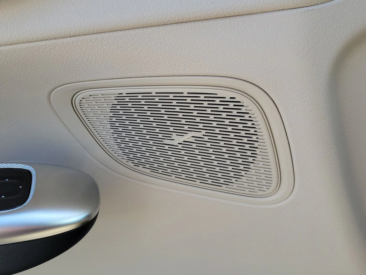 New 2026 Cirrus Silver Metallic Mercedes-Benz GLC 300 image 26