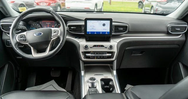 Used 2023 Silver Ford XLT image 14