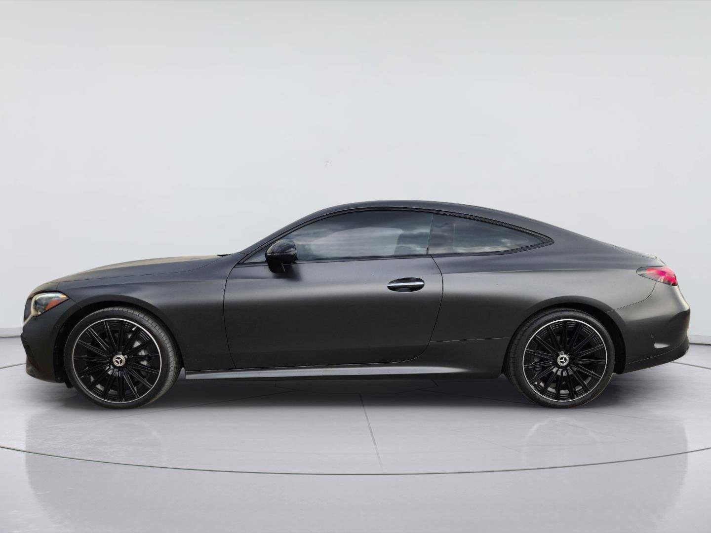 Used 2024 Gray Mercedes-Benz 4MATIC® image 4