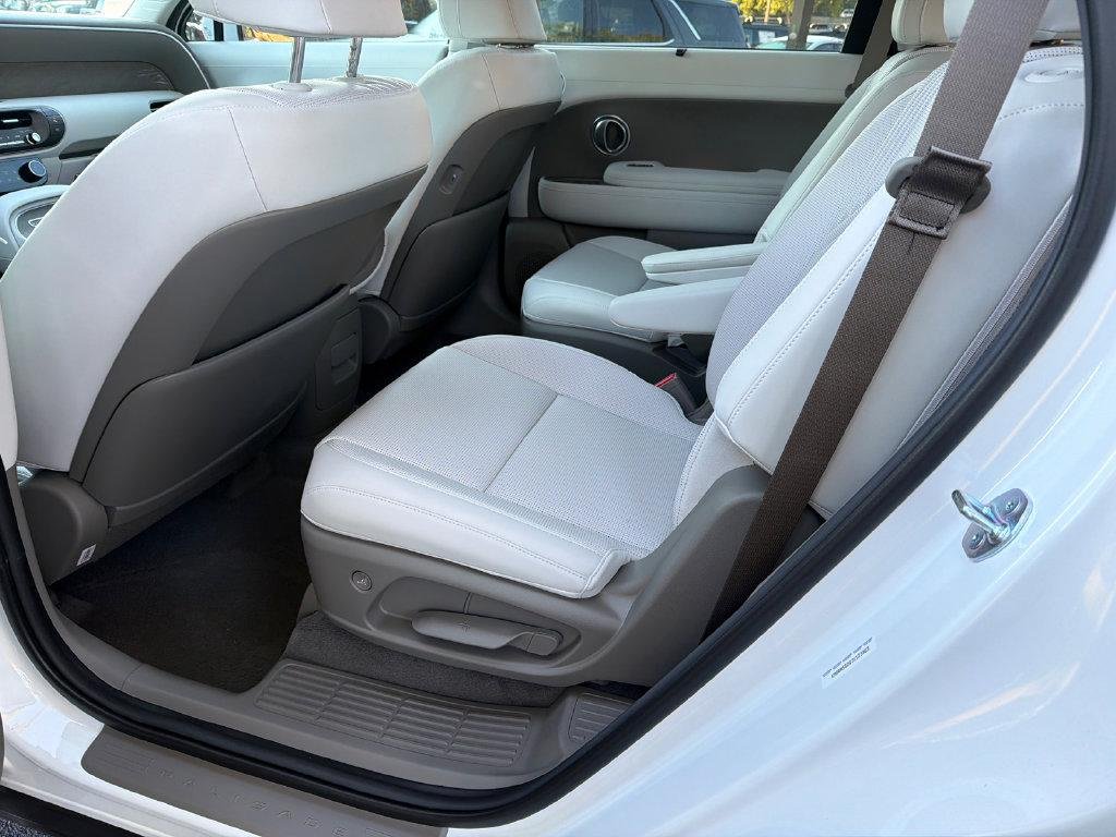 New 2026 White Hyundai SEL Premium FWD image 21
