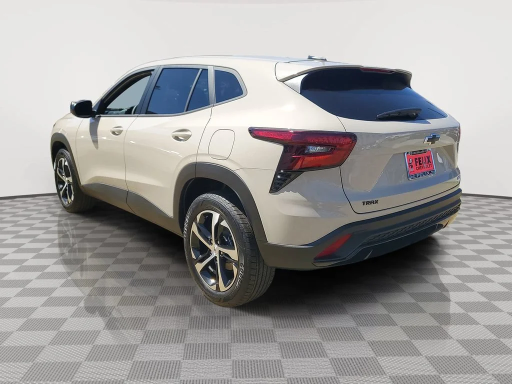Used 2026 White Sands Chevrolet 1RS image 3