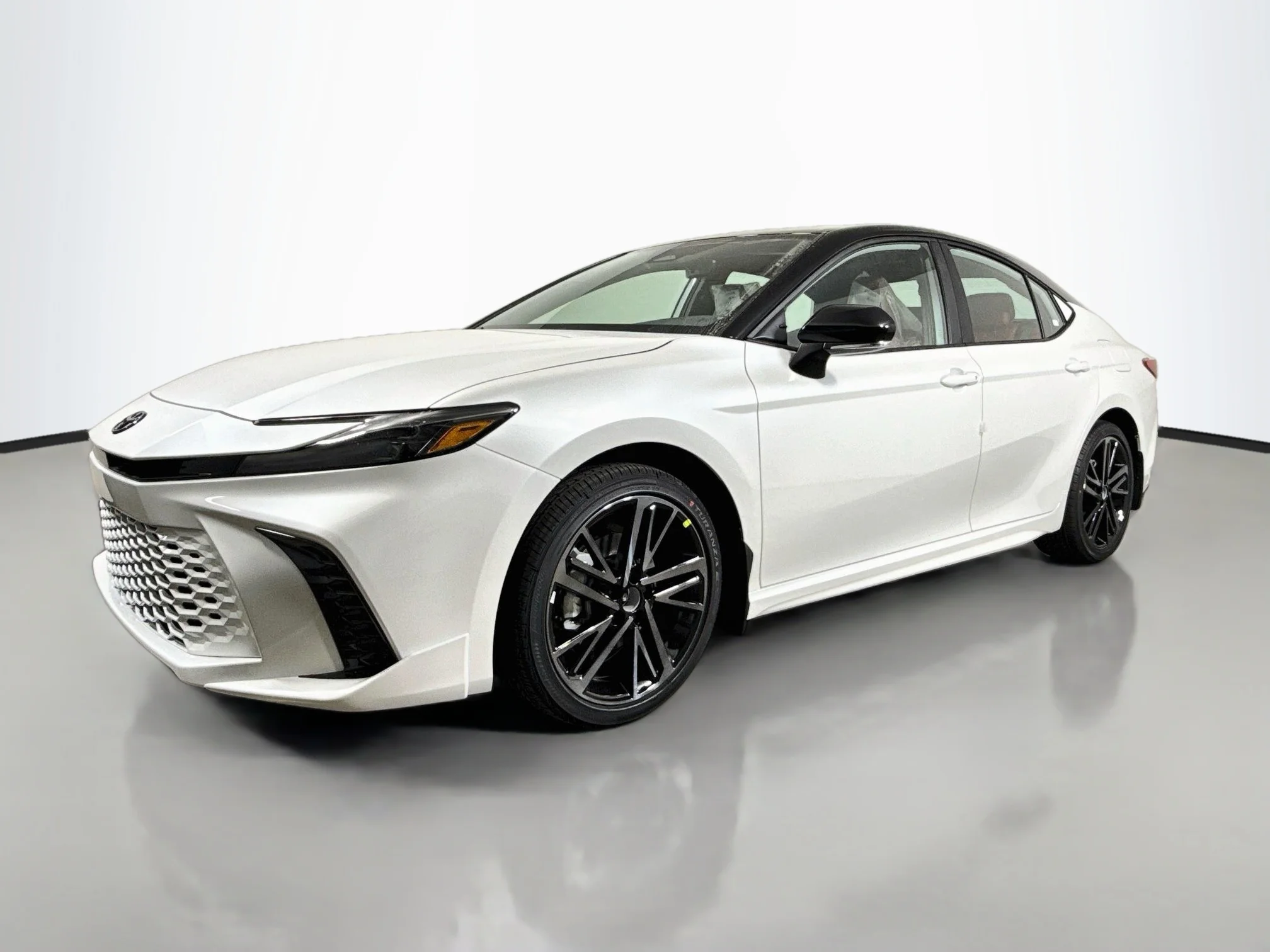 New 2027 Wind Chill Pearl with Midnight Black Metallic roof Toyota XSE image 3