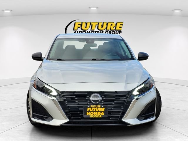 Used 2024 Silver Nissan 2.5 SV image 2