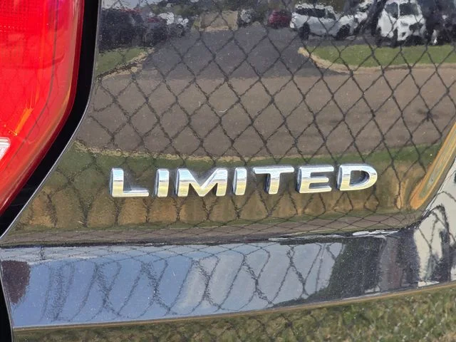 Used 2019 Black Metallic Ford Limited image 5
