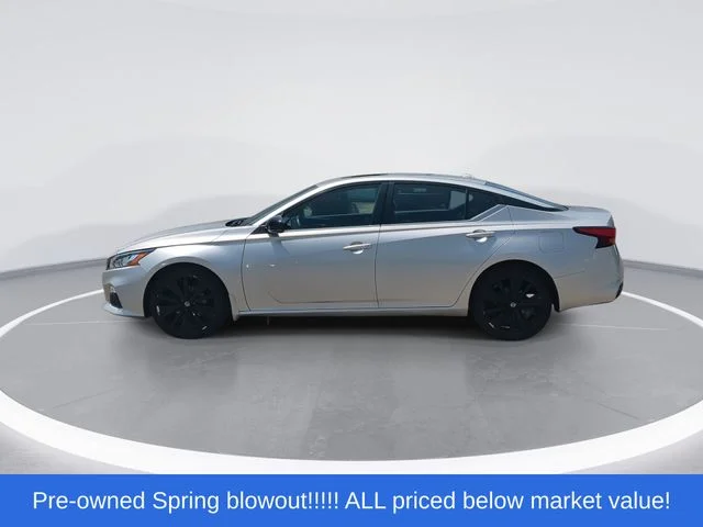 Used 2020 Silver Nissan 2.5 SR image 5