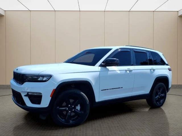 Used 2024 White Jeep Limited image 2