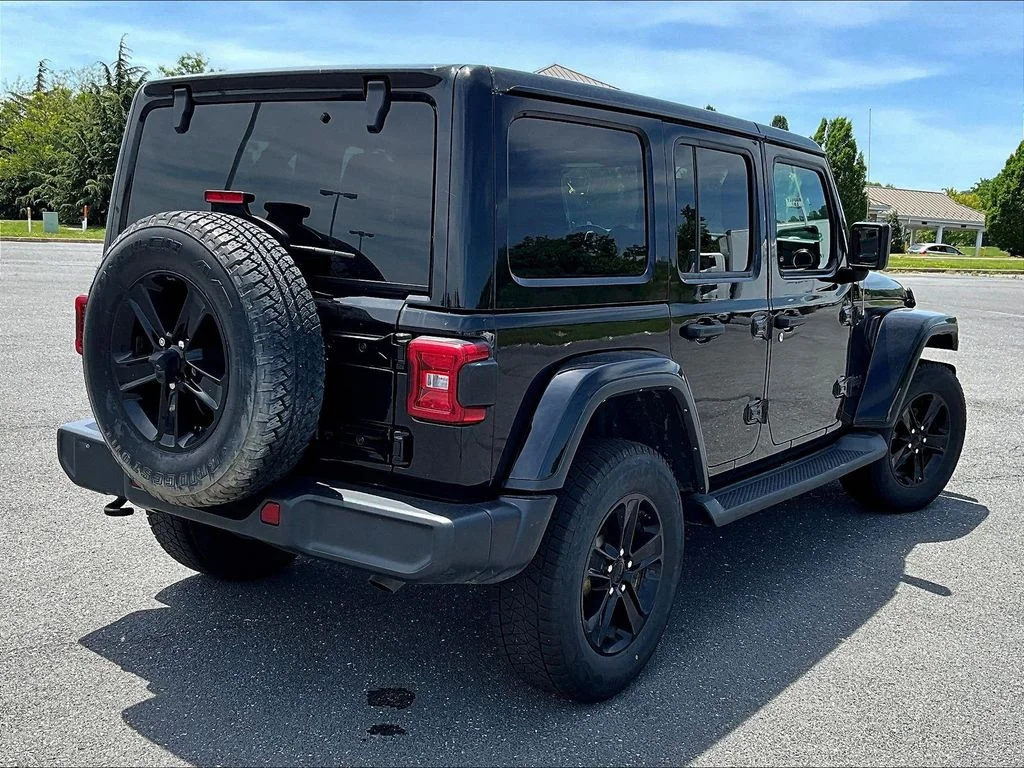 Used 2022 Black Jeep Unlimited Sahara Altitude image 4