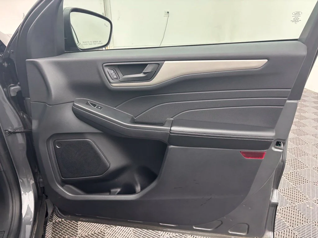 Used 2022 Gray Ford SE image 29